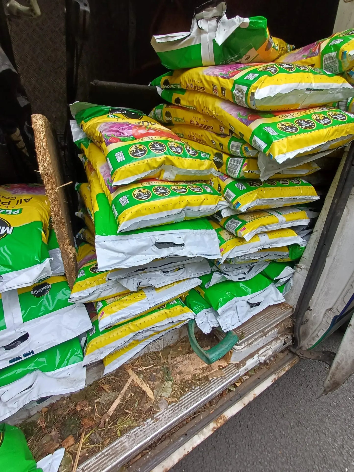 Miracle-Gro All Purpose Compost (10 Litre Bags) Gleghorns Garden Services